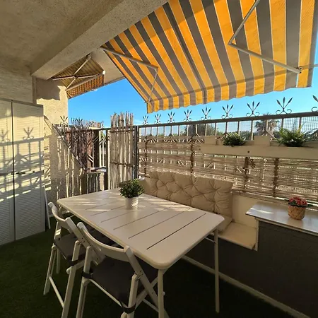Con Terraza,piscina,playa Y Aire Acondicionado * Pineda de Mar