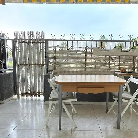Con Terraza,piscina,playa Y Aire Acondicionado
